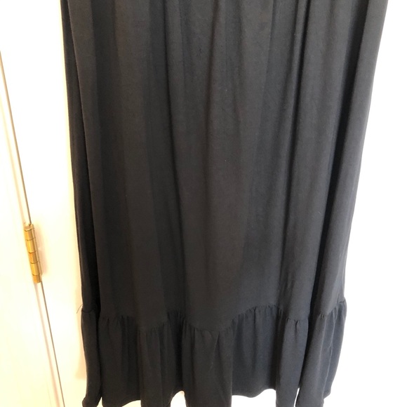 Large Black Ruffled - Picture 4 of 5